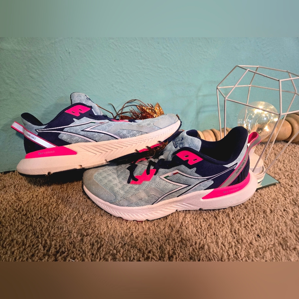 Diadora Women's Athletic Shoes - Blue and Pink Sz 11